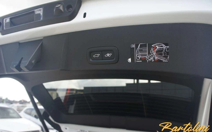 Volvo XC 40 cena 135900 przebieg: 60137, rok produkcji 2021 z Nowy Targ małe 232